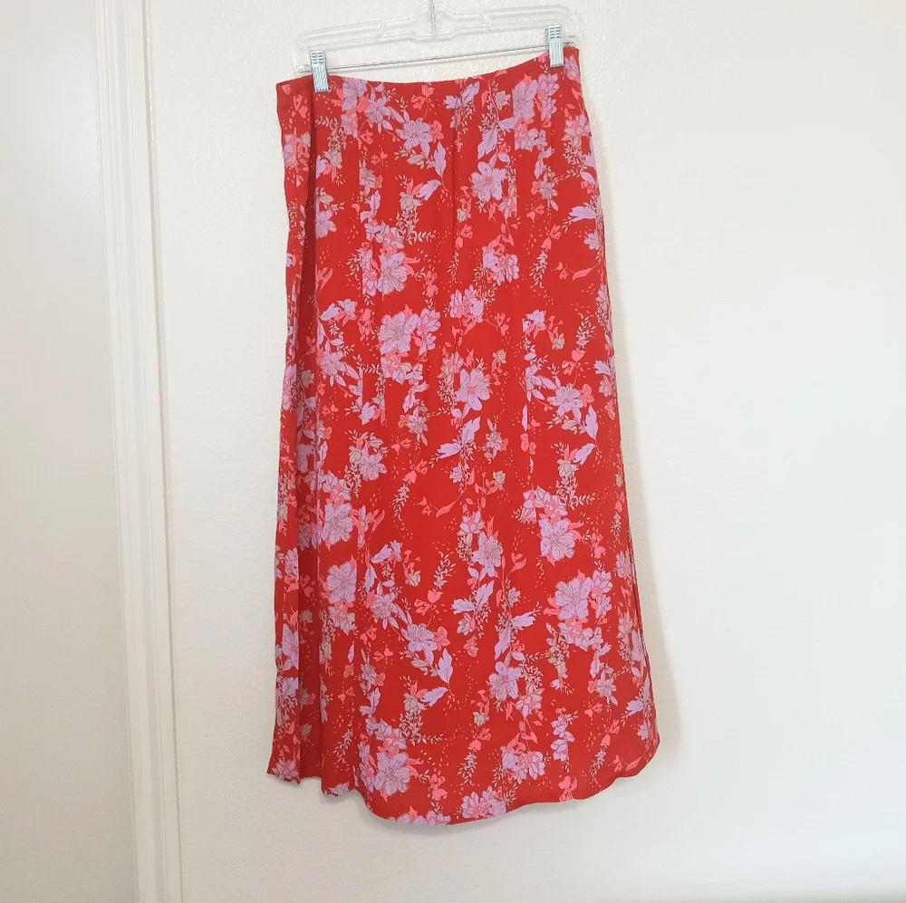 Chelsea & Theodore Red Floral Side Button Slit Printed Midi Skirt - Picture 6 of 8